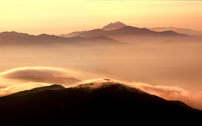 산정의 여명