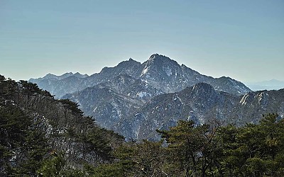 도봉산에서 본 북한산의 춘설