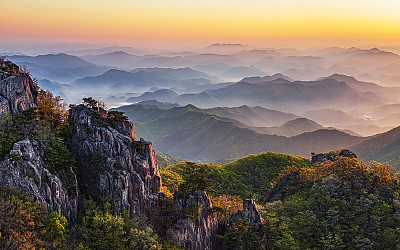 대둔산 신록과 산그리메