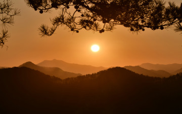 속리산 자락의 일출