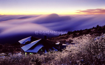 덕유산 빙화와 대피소