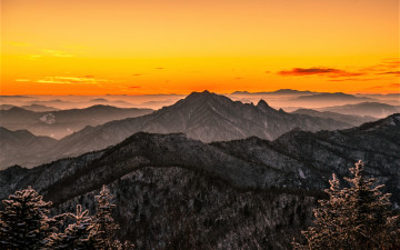 끝청봉 석양노을빛에 물들다.