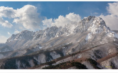 바람 속 울산암