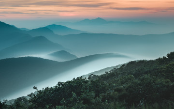 노고단 너머 천왕봉